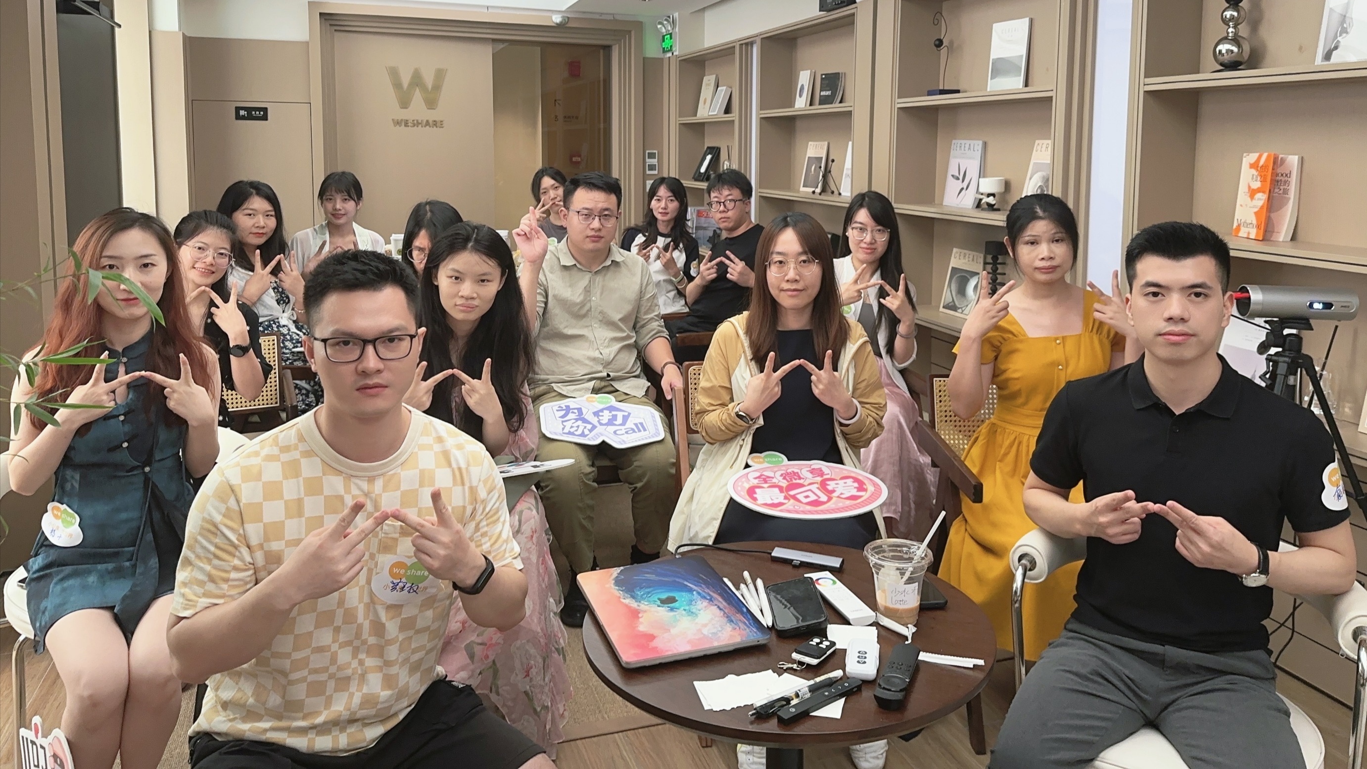 9.16《遥远的救世主》线上精品读书会@腾讯会议